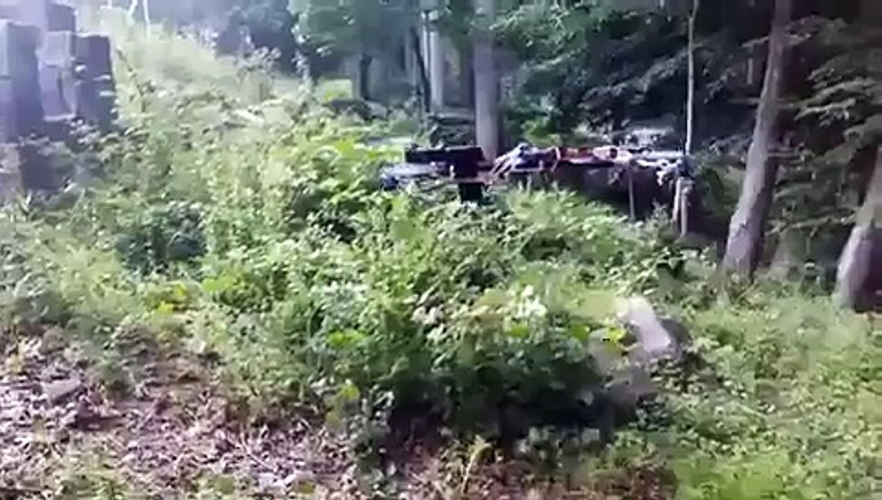 Drone équipé d'un pistolet tire de vrai balles