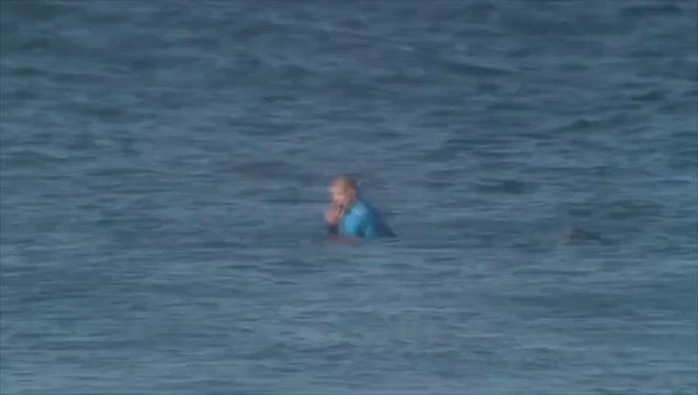 Le surfeur Mick Fanning attaqué par un requin pendant une compétition