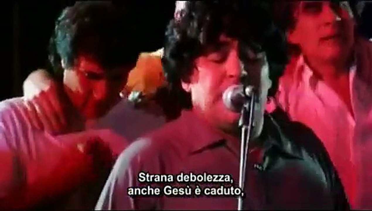 La mano de D10S: Maradona canta Maradò