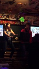 Daniel Radcliffe reprend Eminem dans un karaoke