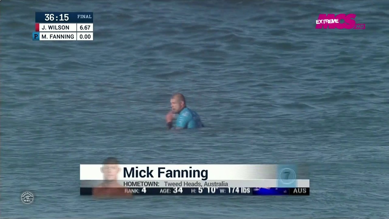 J-Bay Open -  Mick Fanning attaqué par un requin en pleine finale !