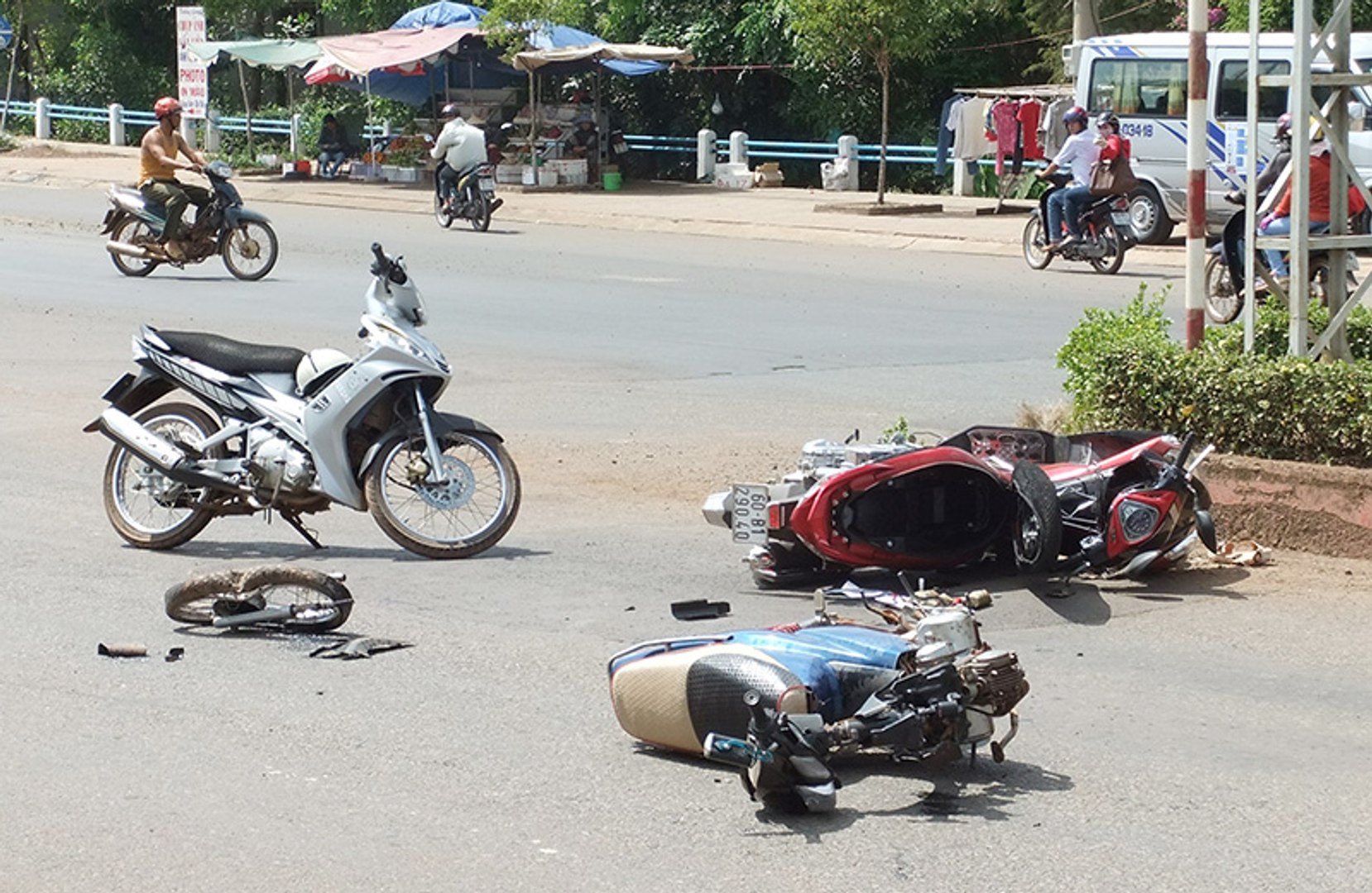 Horrified accidents on streets-Accidentes Fatales En Moto EN VIVO 2015 -  Video Dailymotion
