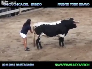 Best funny - Girl and bulls - Funny hot - BullFighting Festival - Funny movie 2015 (P3)