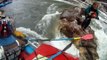Accident de Rafting - Une femme coincé sous l'eau dans les rapides