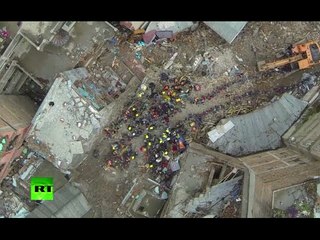 Скачать видео: Drone buzzes devastated Nepal, rescuers pull survivor 5 days after quake