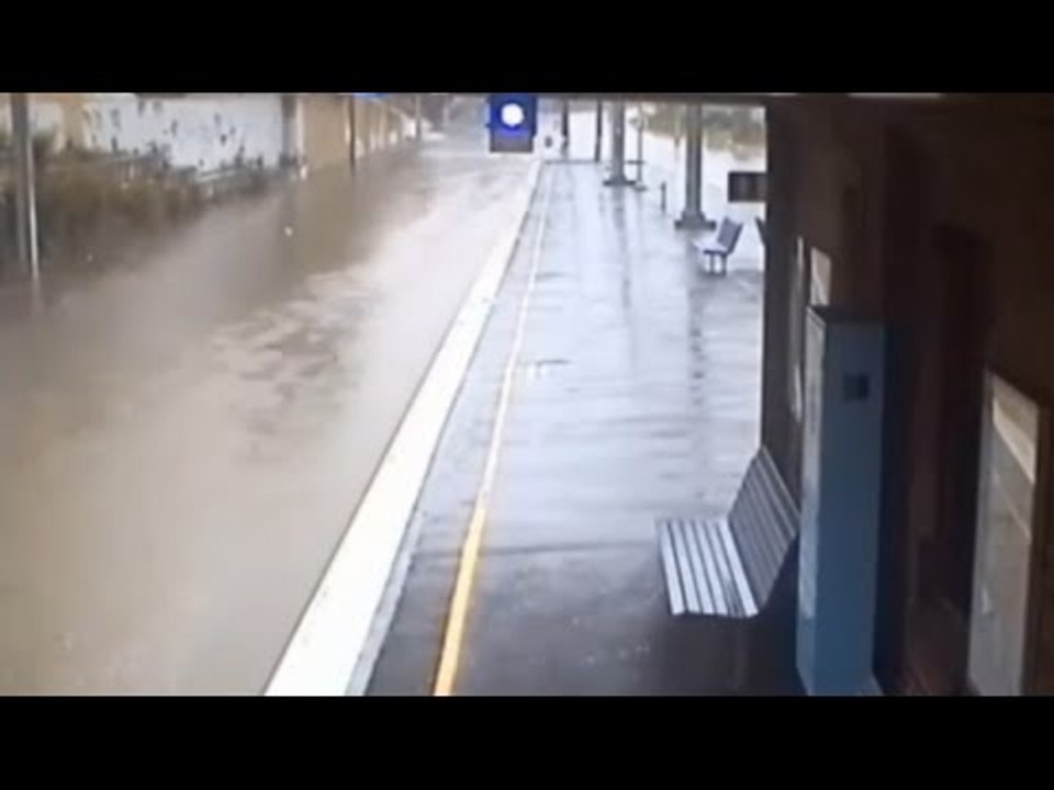 CCTV TIMELAPSE: Flood waters consume train tracks