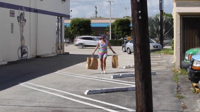 Lily Allen se bat contre le temps qui passe