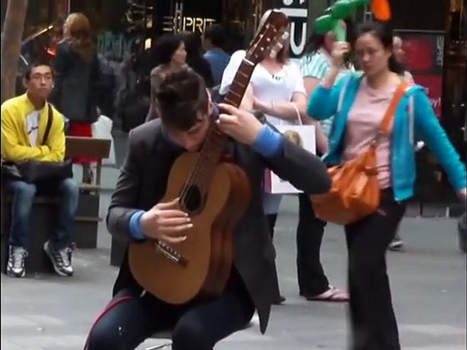 Erstaunlicher straßen-gitarrist - straßenmusik at its finest! ◄◄◄