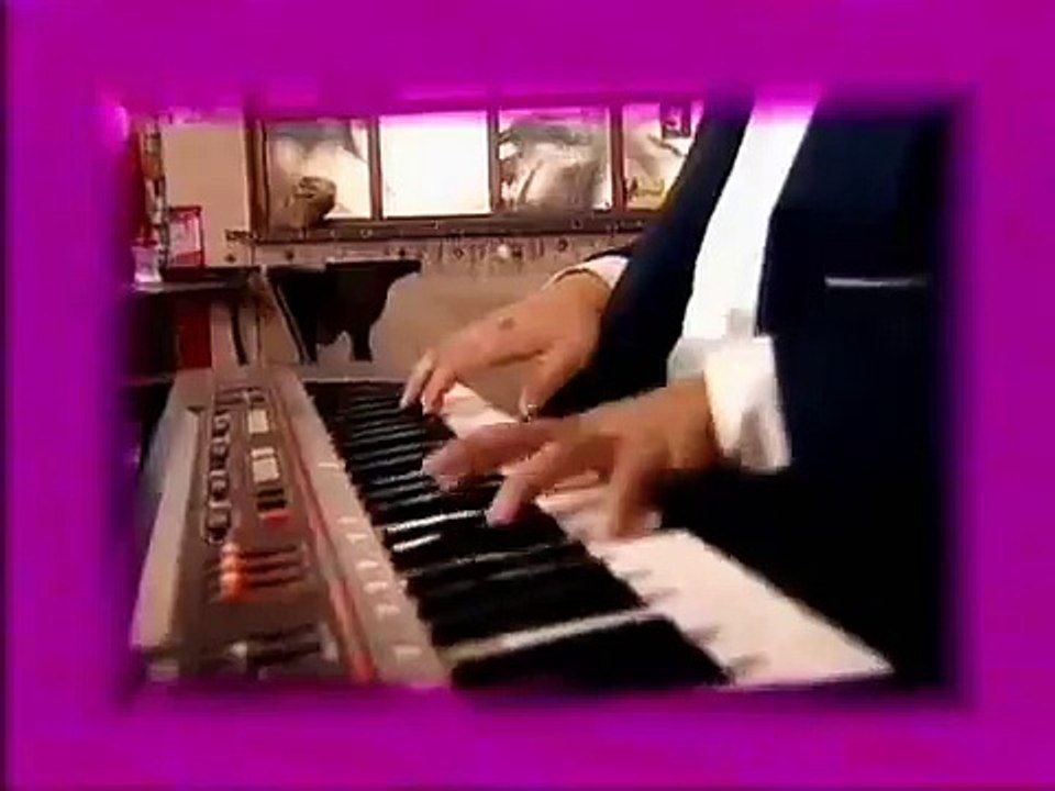 שמש - פרסומת של האימפריה של שמש