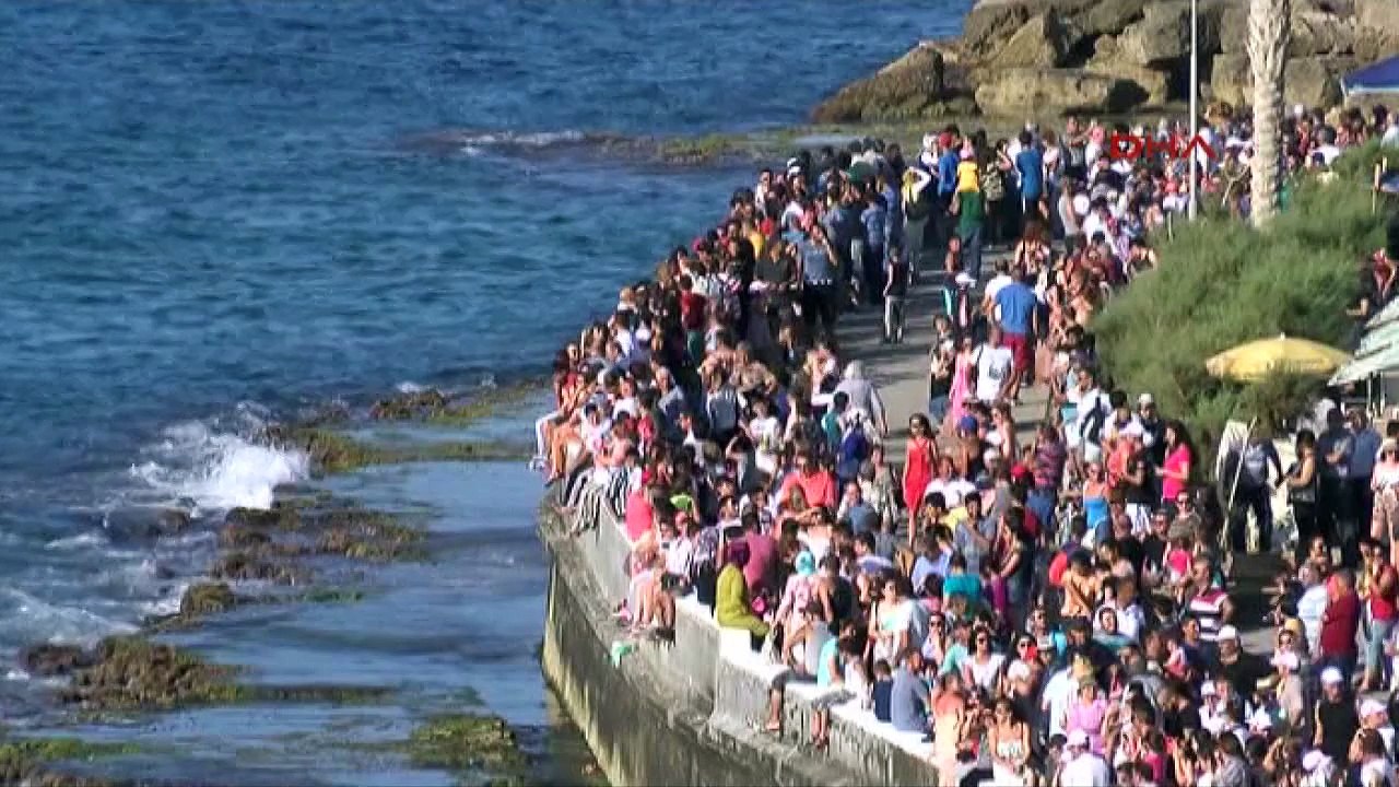 Solo Türk Yıldızları KKTC'de nefes kesti