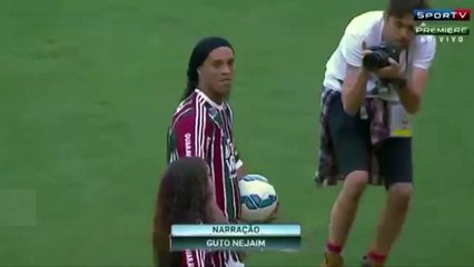 Zap du 20 Juillet : un surfeur attaqué par un requin, Ronaldinho accueilli en héros, un sauvetage en volley ...