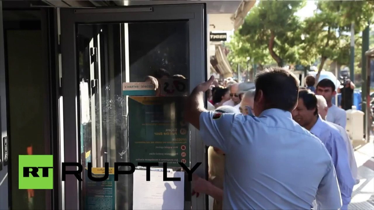 Les banques grecques rouvrent dans un contexte d'inquiétude