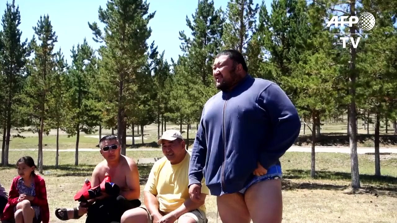 Mongolian top wrestlers gather for annual Naadam festival
