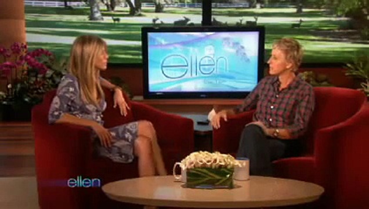 Jennifer Aniston sings on Ellen