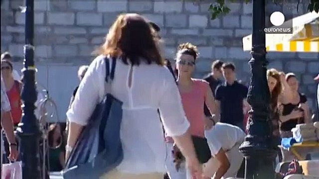 Lundi, la Grèce a commencé à rembourser ses dettes