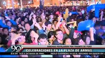 Hinchas celebraron el triunfo de la selección en la Plaza de Armas