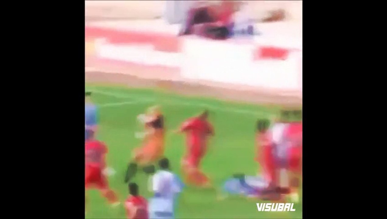 Goalkeeper scores brilliant bicycle kick #golazo! #by433