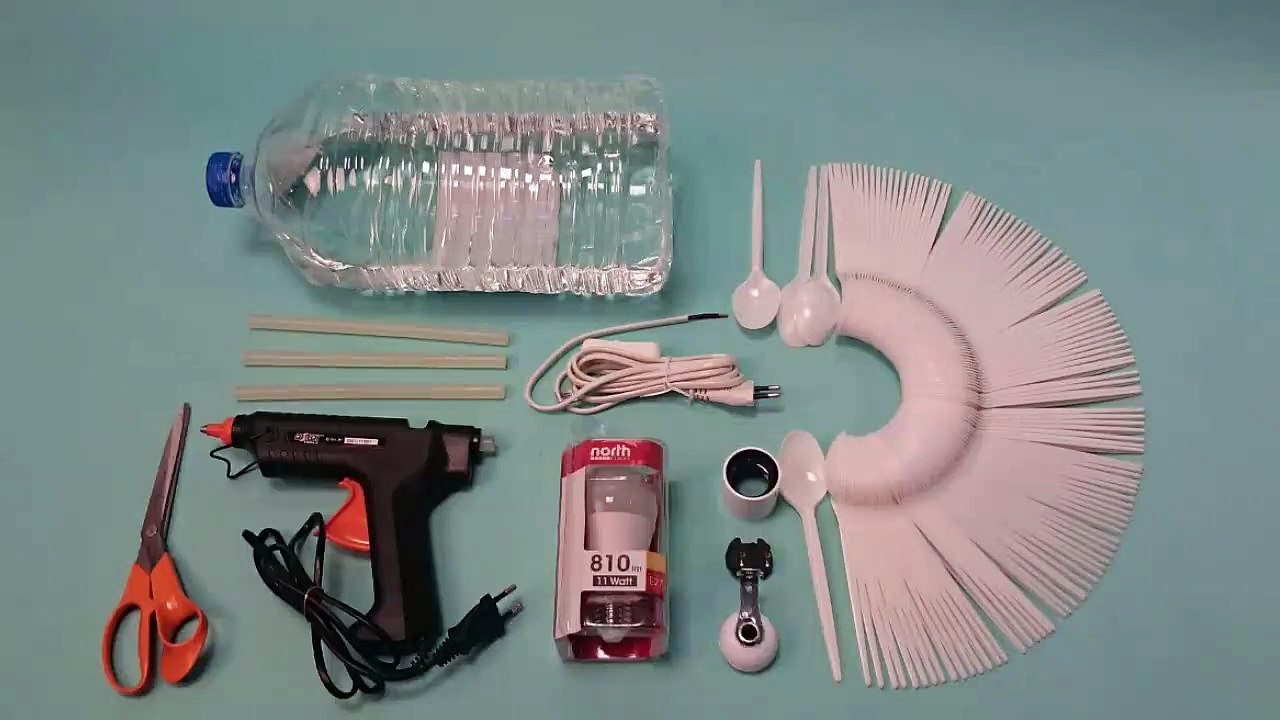 How to make light bulb cover from plastic spoons and bottle