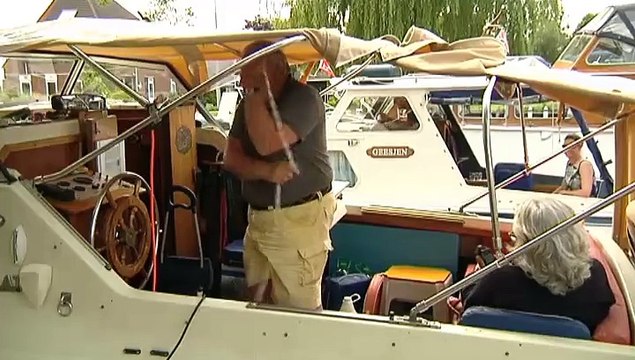 Files voor een brug die open staat: een ergernis of hoort het bij de zomer? - RTV Noord