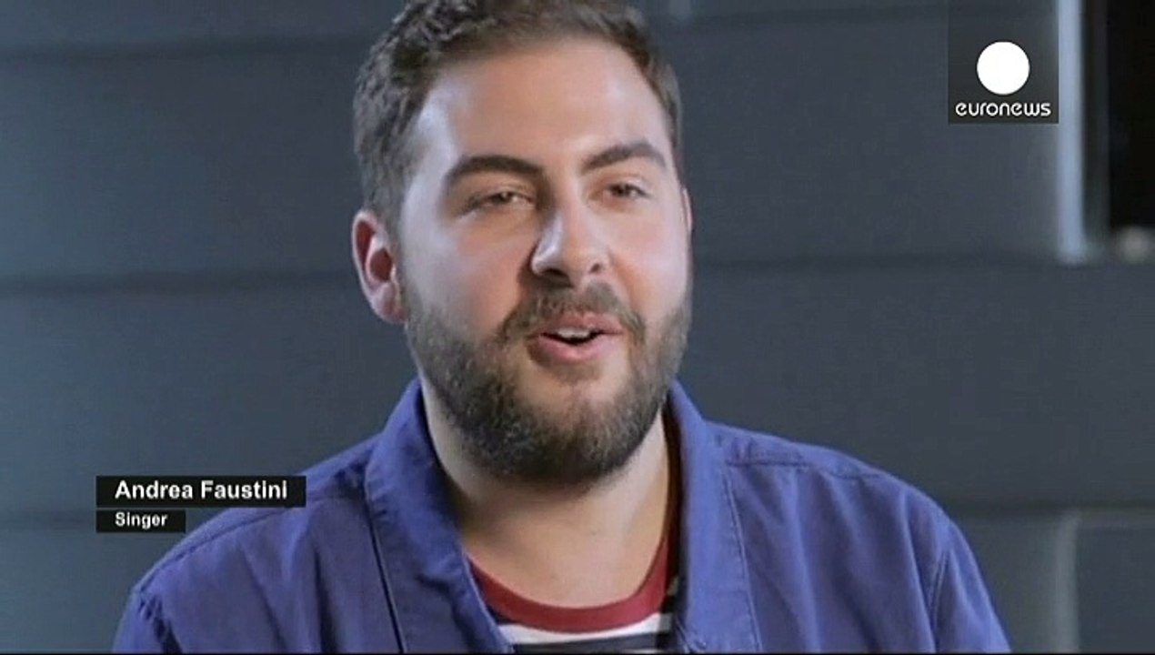 Andrea Faustini, der drittplazierte der X Faktor Castingshow bringt sein erstes Album 'Give a little Love' heraus.