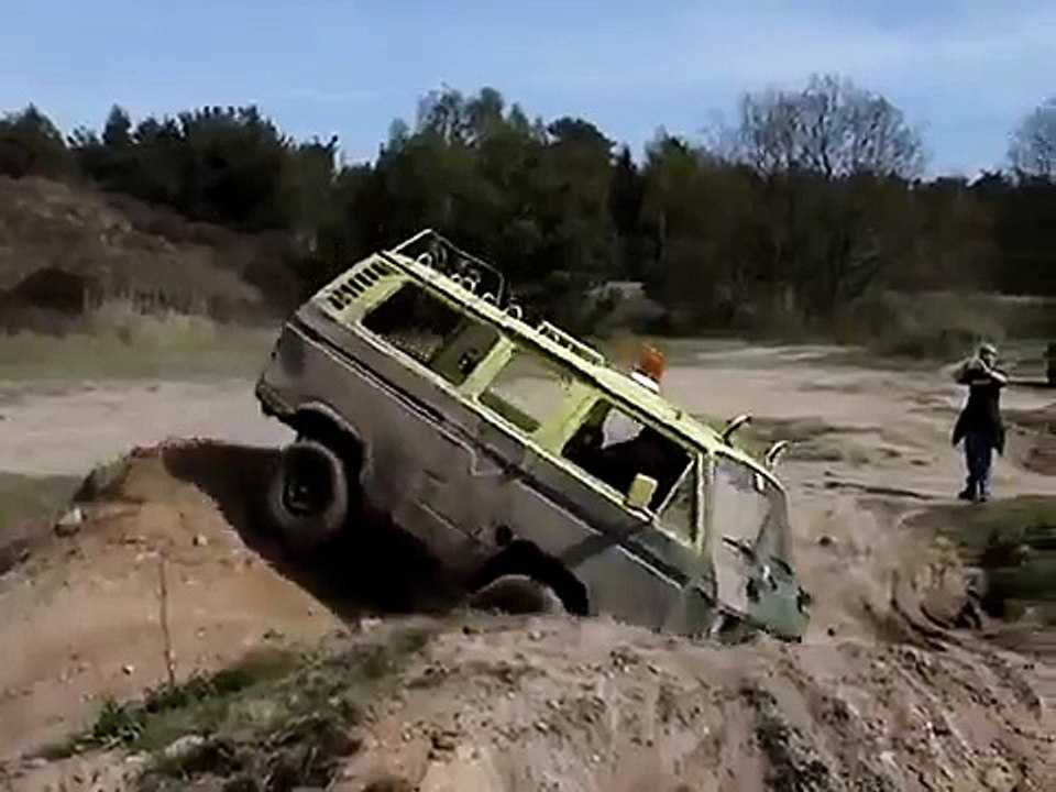 VW Bus T3 syncro Treffen Karenz Lufti Men in Dreck