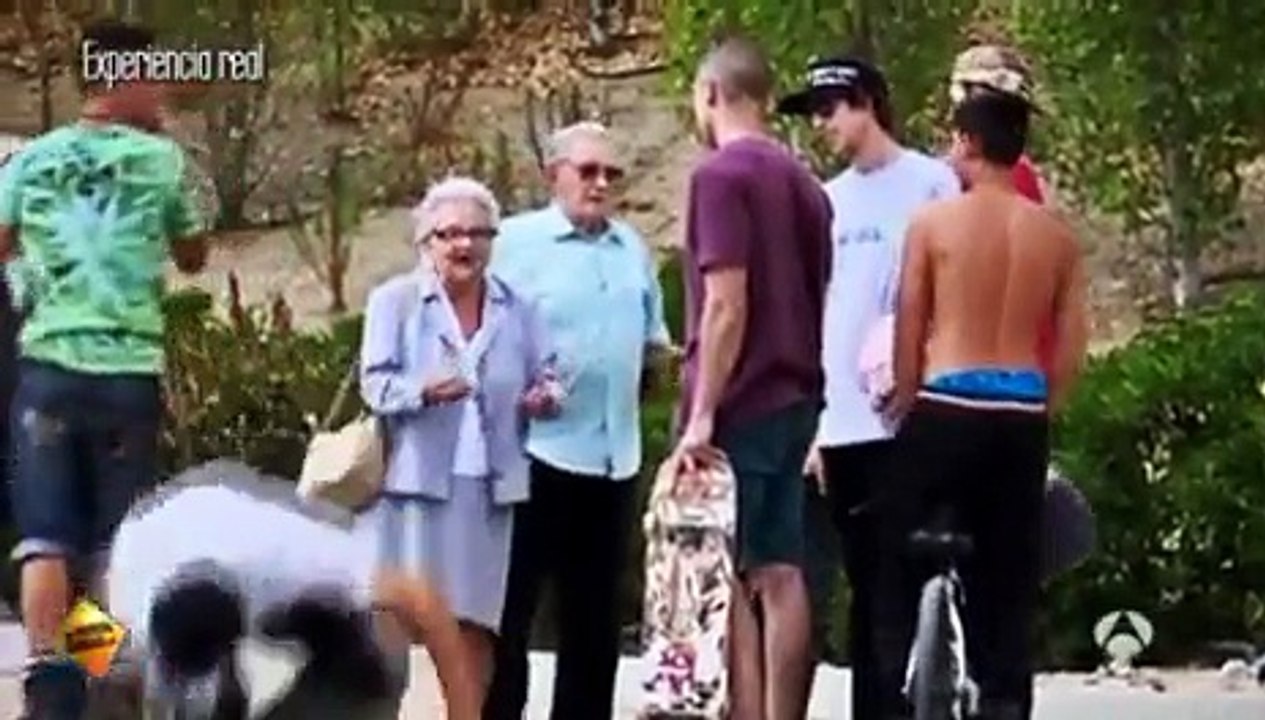 ce vieux de 80 ans n'est agé que de 20ans.