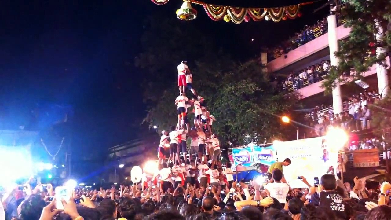 Dahi Handi in Pune, India - Babu Genu Chowk - 02 Sep 2010
