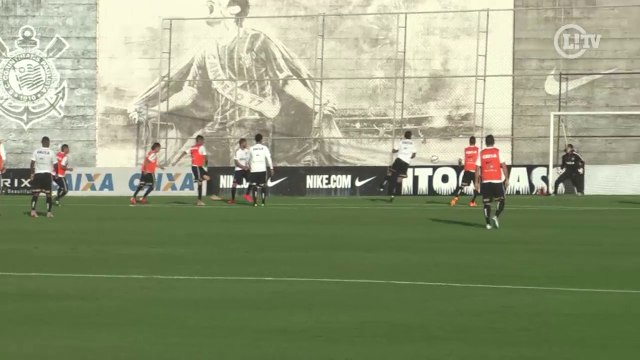 Na gaveta! Joia do Corinthians faz golaço em treino