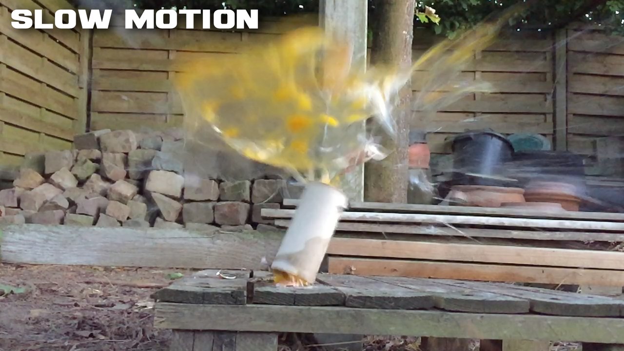 SLOW MOTION - EGG EXPLOSION @ 300 FPS