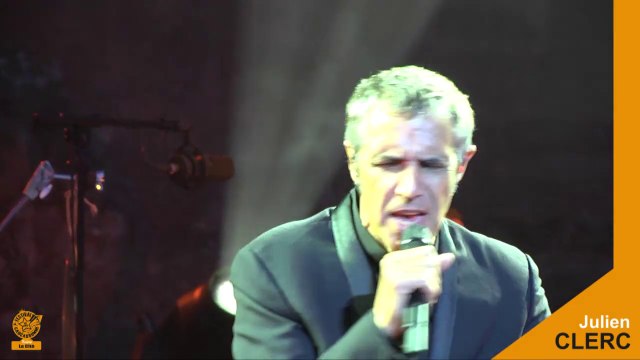 Julien Clerc en concert sur la scène du Théatre Jean-Deschamps dans le cadre du Festival de Carcassonne :