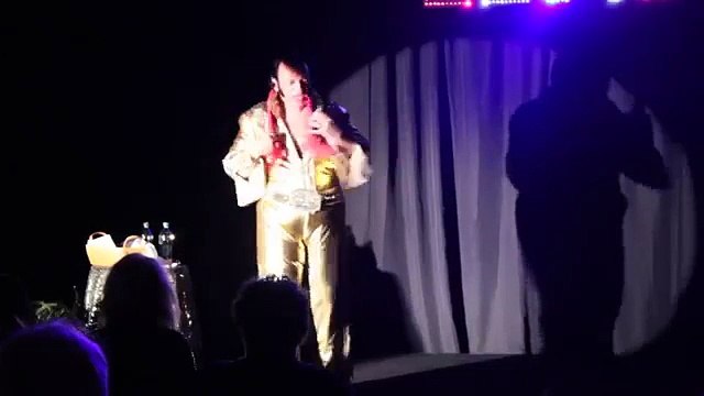 Kim Kredel sings 'SUSPICIOUS MINDS' at Sheffield Remembers 2