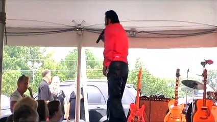 Kim Kredel sings 'The Wonder Of You at Elvis Week 2012 (vide