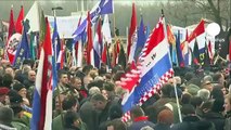 Thousands of Croats rally against Serb Cyrillic signs