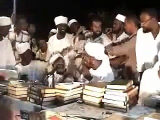 شيخ سني يفقد الصوفي عقله ويبين ضلاله في مقطع من مناظرة