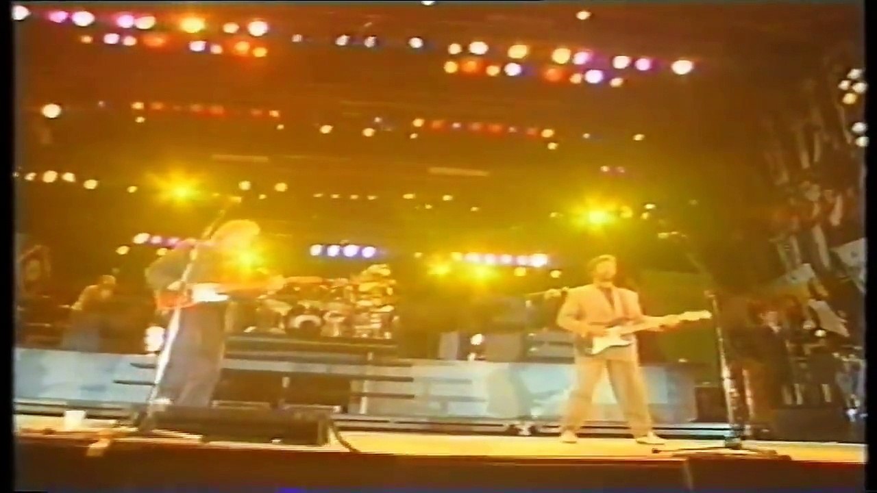 Dire Straits - Walk of Life (with Eric Clapton) (Live @ Wembley Arena, 1988) HD