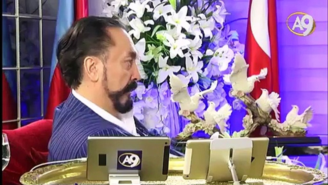 PKK komünist bir devlet kurmak istiyor bunun için HDP ve PKK iyi polis, kötü polis rolünü oynuyor