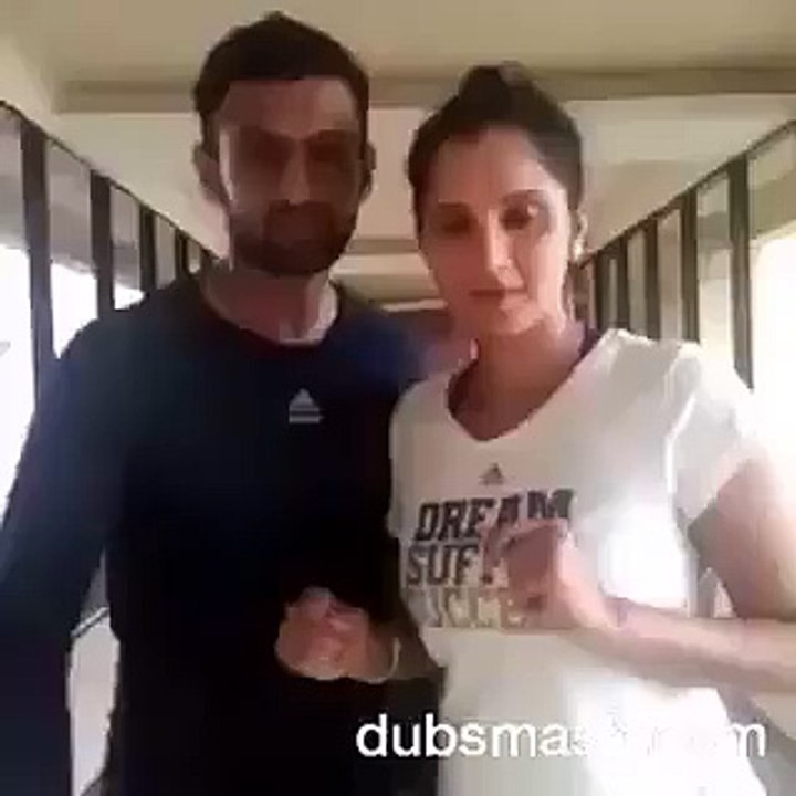 Sania Mirza & Shoaib Malik Celebrating the win with the Pakistan Cricket team