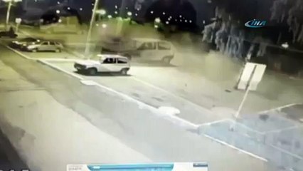 Motosiklet havada metrelerce takla attı