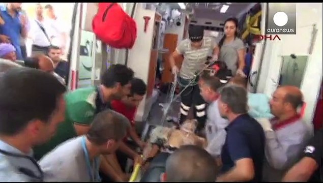 Турция: власти обвиняют в теракте в Суруче Исламское государство , оппозиция обвиняет правительство в пособничестве террористам