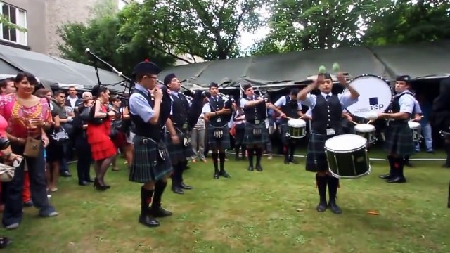 Banda de gaitas del Batallón de San Patricio en Embamex Irlanda.