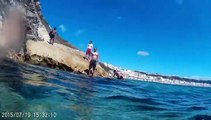Mergulho junto às rochas na praia da Nazaré