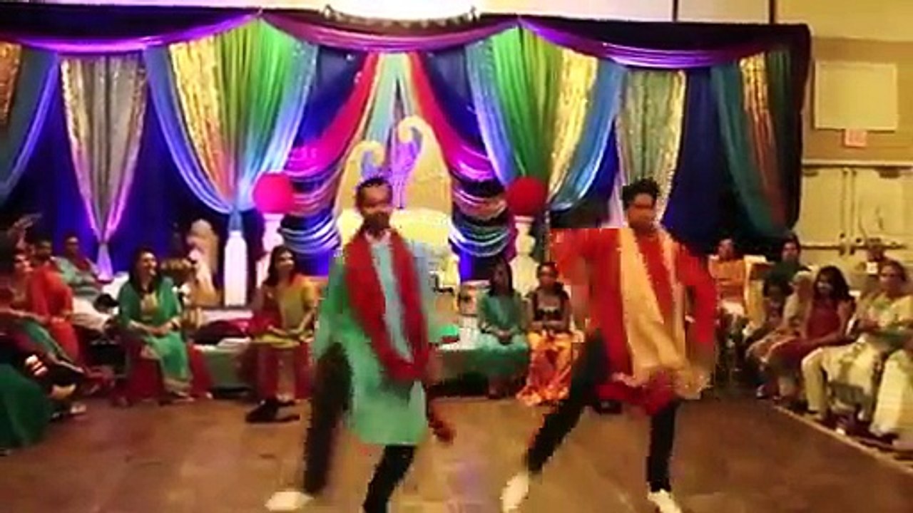 Awsome desi dance in mehndi