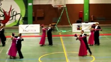 Baile en formación - grupo Edelweis Aragón