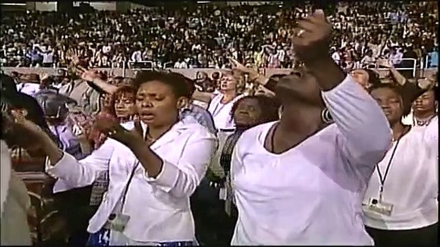 Prophetess Juanita Bynum sings Draw Me