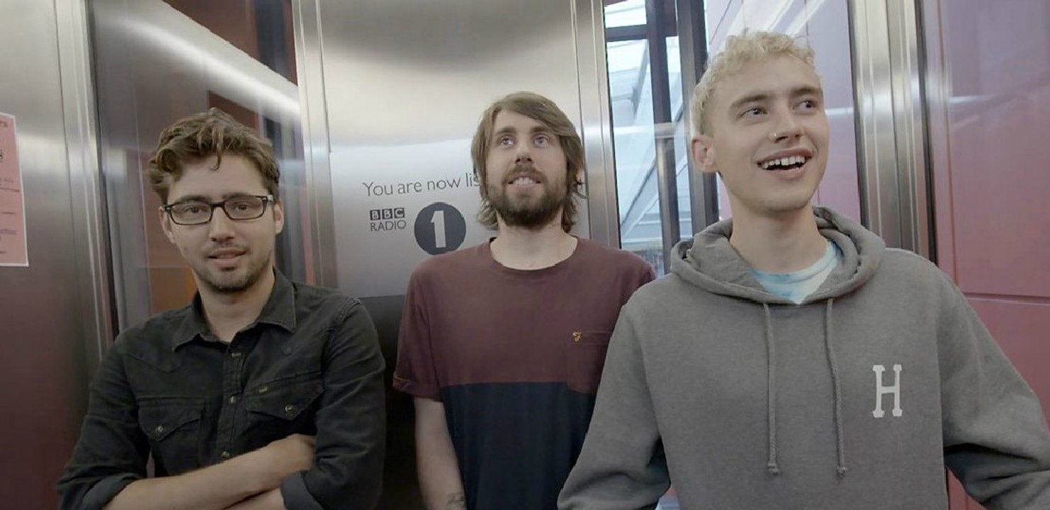 Years & Years hold a 'Noooooote' (CBBC)