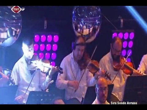 Abdullah DİKEÇ-Sarı kurdelem sarı Senem ÖZEMRE-Gözlerini Gözlerim den ayırma hiç Şef:Ömer Hayri UZUN