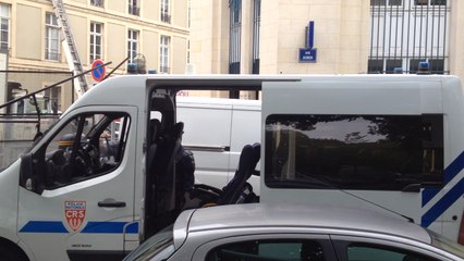 Les accès de la préfecture de Caen sécurisés avant l'arrivée de Le Foll