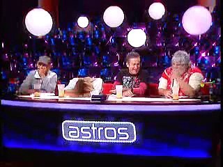 ASTROS SBT - KELLY KEY em crise de risos