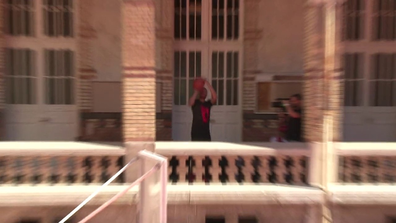 Damian Lillard enchaîne les paniers depuis un balcon