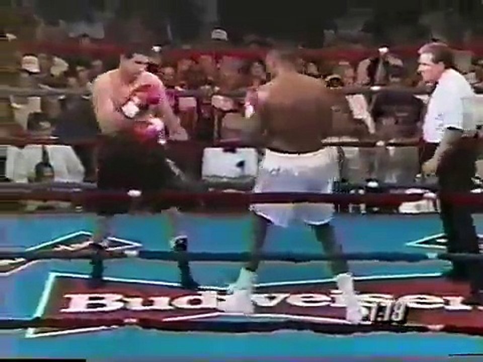 Larry Holmes VS Paul Poirier (3 of 6)